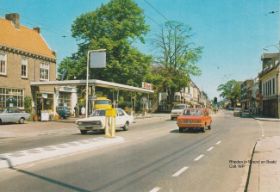 Hoofdstraat Velp met tankstation jaren 70-80 FB 24 nov. 2015.jpg