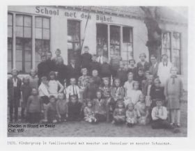 Foto School met den Bijbel 1929 aan Arnhemseweg Rheden FB 26 juni 2016.jpg