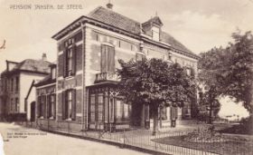 Hoofdstraat De Steeg 1918 pension Benvenuta later Hekkelman met naam WP en GRWB.jpg