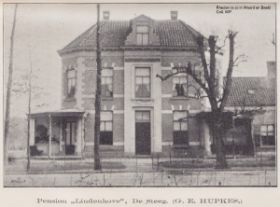 Pension Lindenhoven De Steeg van G.E. Hupkes in rond 1901 FB 17 sep. 2016.jpg