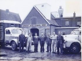 De Mul en personeel Veerweg 30 dec. 1955 site 16-3-2017.jpg