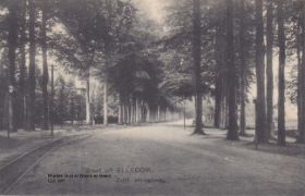 Zutphensestraat weg Ellecom in rond 1907 met tramrails FB 18 juli 2016.jpg