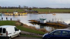 Twee veerponten van Jan van Baaijen 23 febr. 2015 op site 27-02-2015 met RWB.jpg