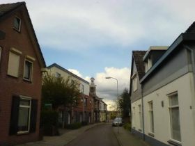 Kerkstraat met rechts vm slager Hendriksen van Henk Meenk 11 nov. 2015.jpg