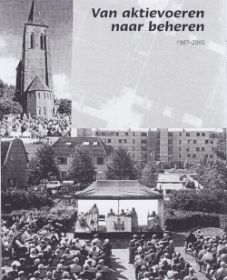 Openlucht kerkdienst Hogestraat bij RK kerk zondag 15 aug. 1999.2 jpg met RWB en WP.jpg