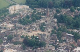 Luchtfoto 1995 Deel van oud Dieren o (1).a. met rk-kerk en Bastion FB 01-07-2015.jpg