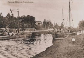 Op de fotokaart uit 1926 over het Apeldoorns- Dierenskanaal is het een drukste van jewelste. FB 30-8-2014 en site 28-9-2017.jpg