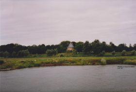 Gelderse Toren gezien vanaf IJssel in omstreeks 1976 FB 7 sep. 2015.jpg