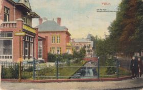 Villa's aan Vijverlaan met beek in of omtreeks 1915 met naam WP en GRWB.jpg