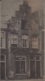 Paardenslagerij Snijders in twintiger jaren aan de Meipoortstraat 60 sluiten nov. 1978 FB 22 dec. 2015.jpg