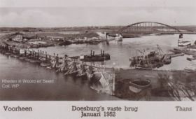 Schipbrug voorheen en thans nieuwe brug jan. 1952 FB 29-30 maart 2015 met RWB en WP.jpg