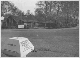 Rest 'De Posbank' met ANWB paddestoel 1993 FB 19 sep. 2015Rest.'De Posbank' in Nat.Park Veluwezoom 1993, toen nog in volle glorie. Drie jaar later verwoeste in 1996 vroeg in de ocht.jpg