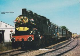 Toeristische Stoomtrein op spoorlijn Apeldoorn Dieren de Ouwe Taaie bij Dieren 1975 FB 9 aug. 2015.jpg