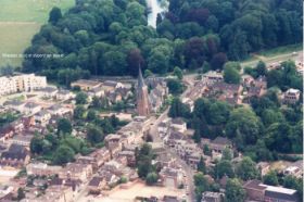 Luchtfoto oud Dieren met kerk en Bastion 1995 FB en site 20-9-2017.jpg