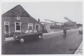 Wonen en industrie aan Pinkelseweg omstreeks 1975 FB 13 juli 2016.jpg
