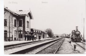 Station De Steeg omstreeks 1896 met naam WP.jpg